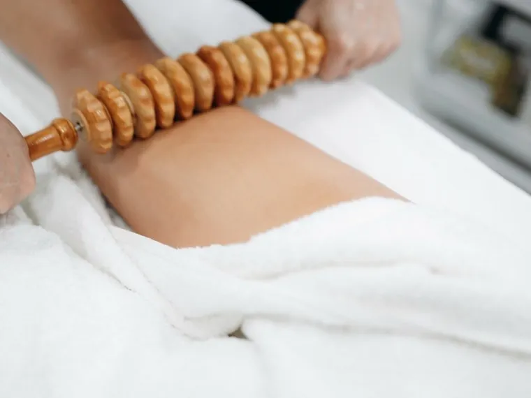 Wood therapy body sculpting treatment